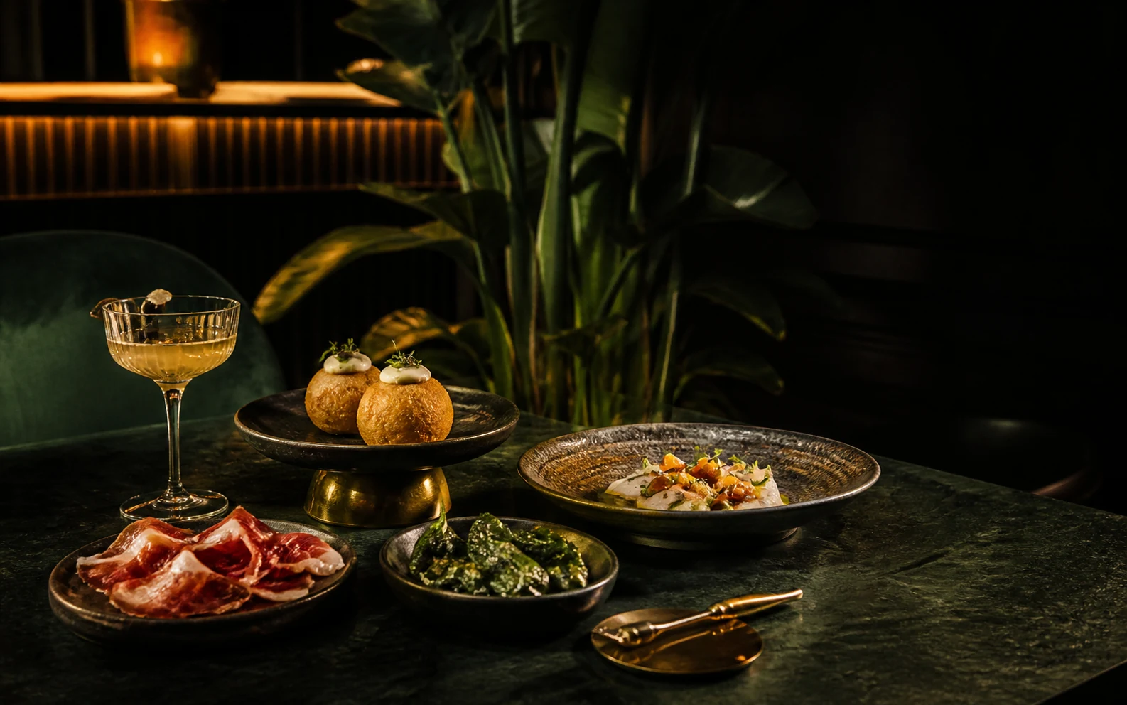 Mesa de La Jungla Food con tapas para compartir